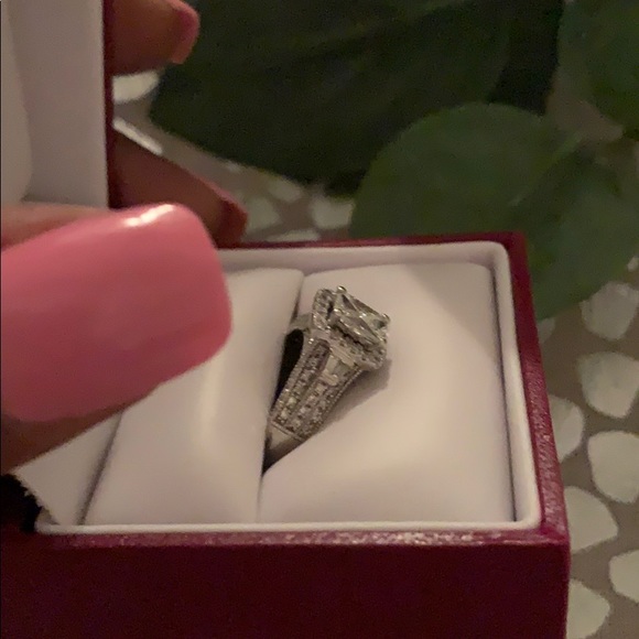 Helzberg 💍Diamonds Engagement Ring💍 - Picture 4 of 6